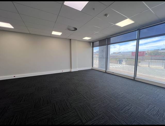 113M² OFFICE TO LET IN FORESHORE